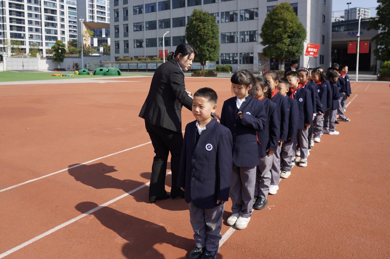 安全乘车 平安出行 | 汉江实验学校组织开展校车安全应急疏散演练活动